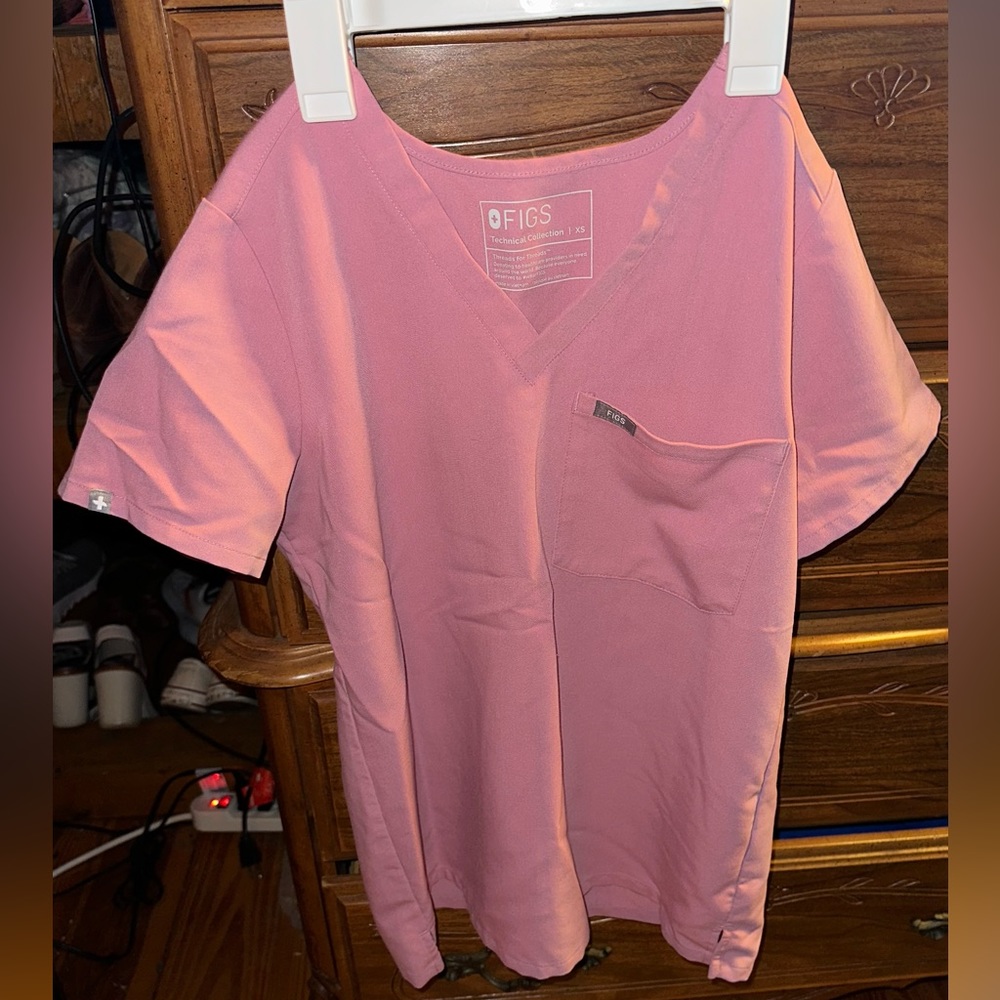 Chalk pink Figs Catarina scrub top and Figs Livingston pants